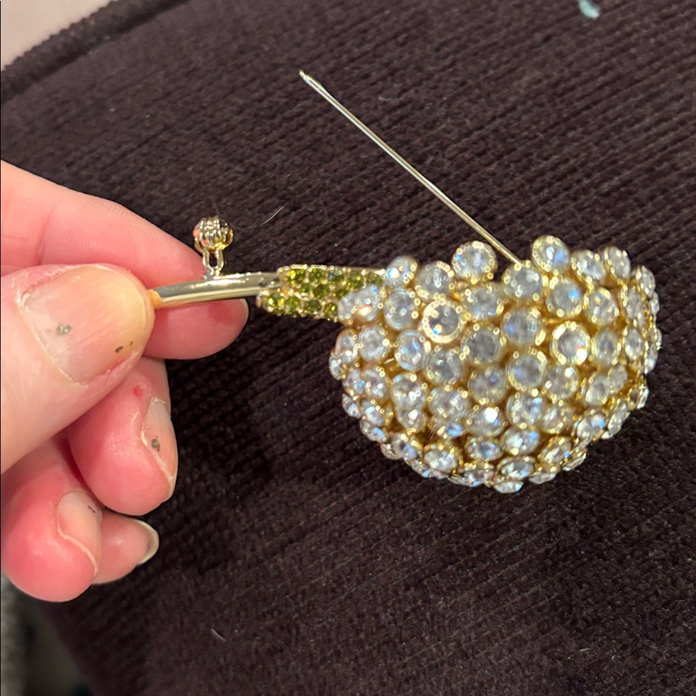 Vintage Flower Crystal Goldtone Brooch - Picture 9 of 9